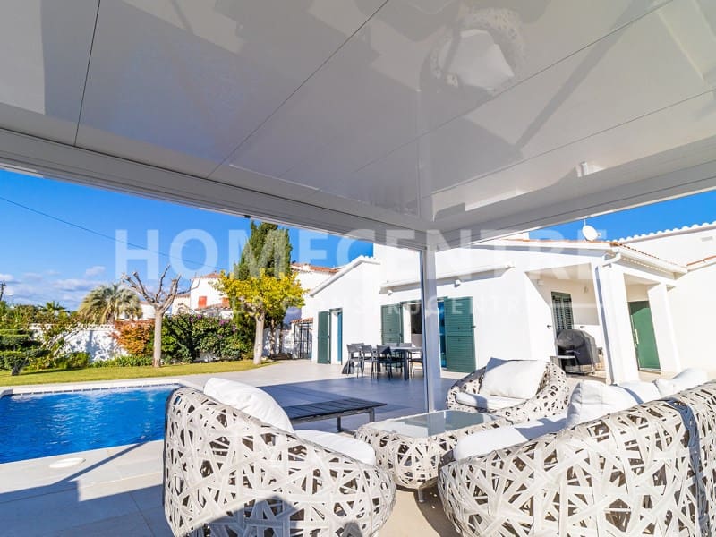 Chalet de 4 habitaciones en Empuriabrava en venta con piscina - 970.000 € (Ref: 9335318)