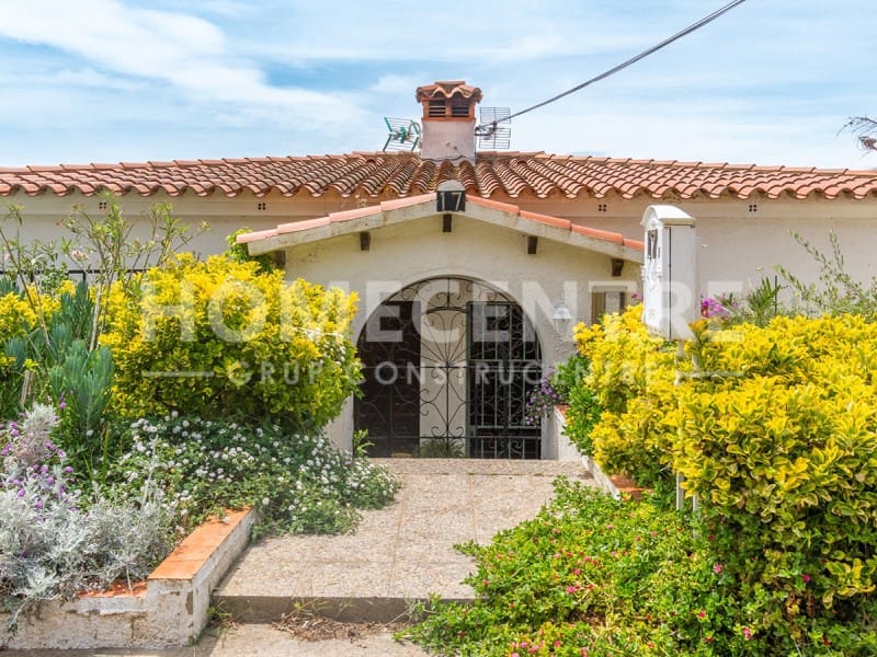 4 bedroom Villa for sale in Roses with garage - € 499,000 (Ref: 9335322)