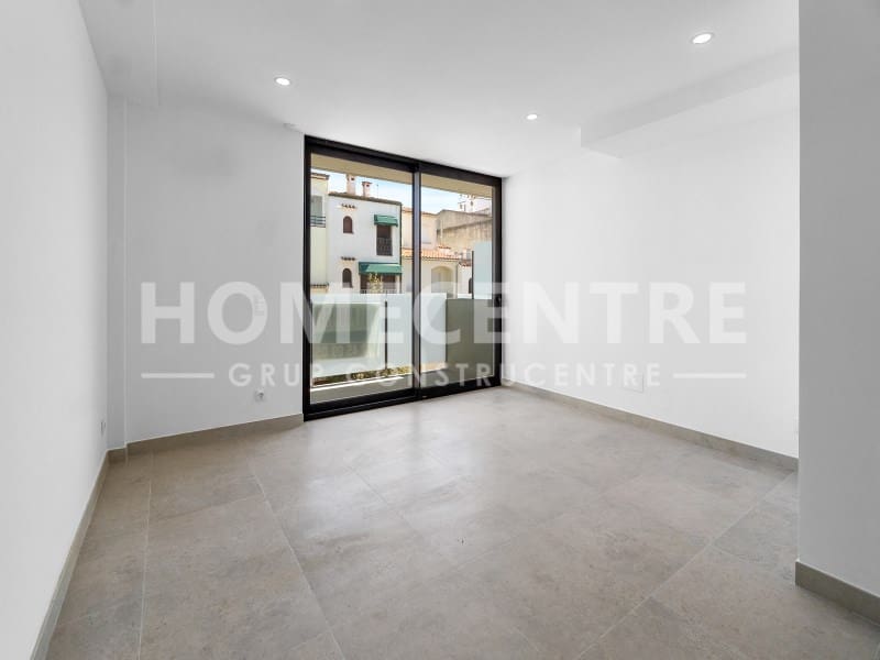 4 bedroom Villa for sale in Empuriabrava with garage - € 670,000 (Ref: 9335324)