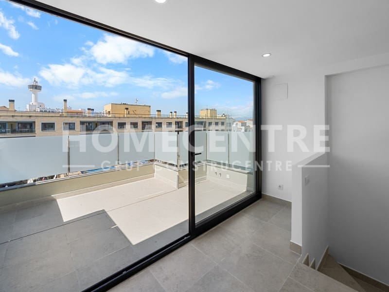 4 bedroom Villa for sale in Empuriabrava with garage - € 670,000 (Ref: 9335324)