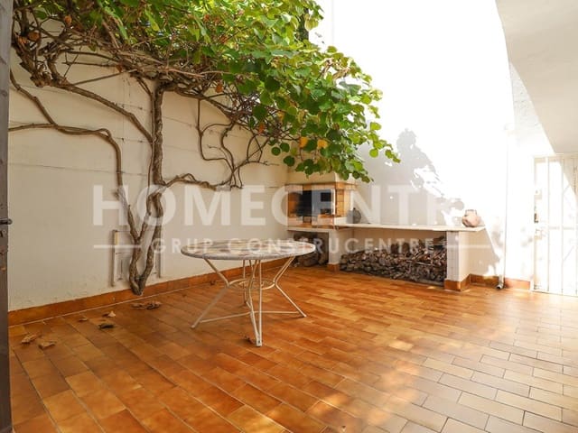 3 bedroom Townhouse for sale in Empuriabrava, Castelló d'Empúries with garage - € 420,000 (Ref: 9335325)