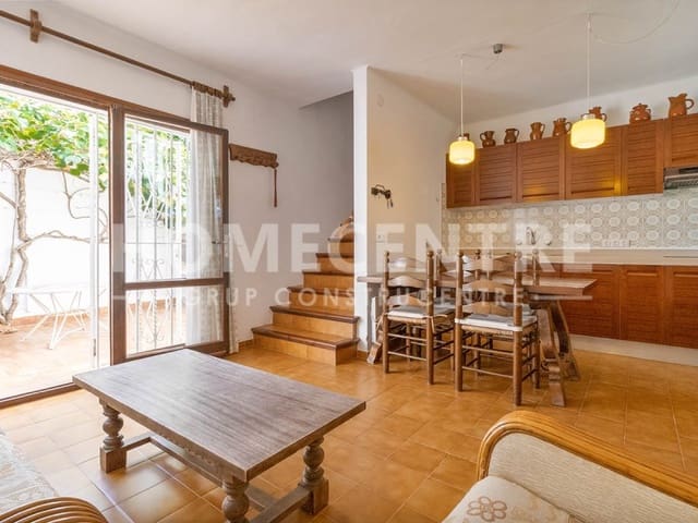 3 bedroom Townhouse for sale in Empuriabrava, Castelló d'Empúries with garage - € 420,000 (Ref: 9335325)