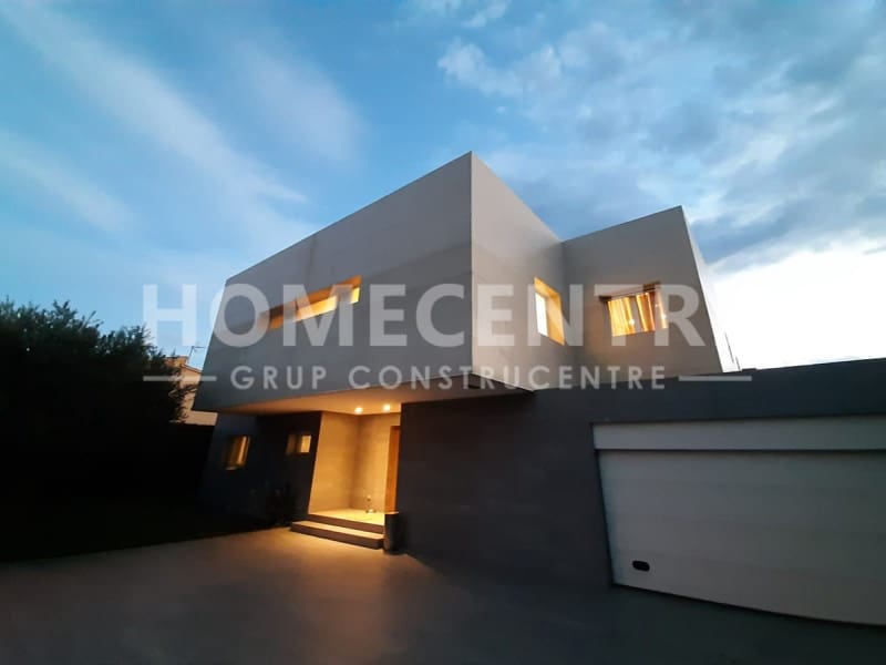 5 soveværelse Villa til salg i Empuriabrava med garage - € 1.040.000 (Ref: 9335326)