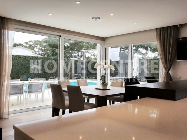 5 bedroom Villa for sale in Empuriabrava, Castelló d'Empúries with garage - € 1,040,000 (Ref: 9335326)