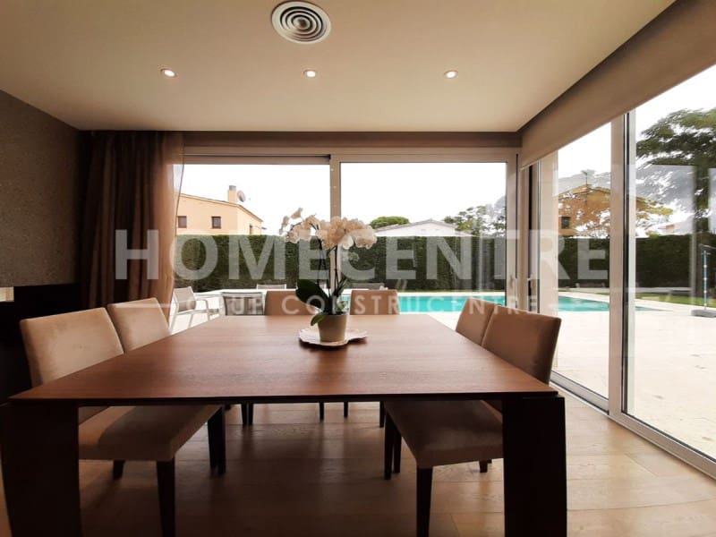 5 soveværelse Villa til salg i Empuriabrava med garage - € 1.040.000 (Ref: 9335326)