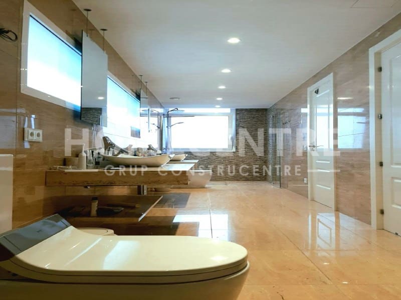 5 soveværelse Villa til salg i Empuriabrava med garage - € 1.040.000 (Ref: 9335326)