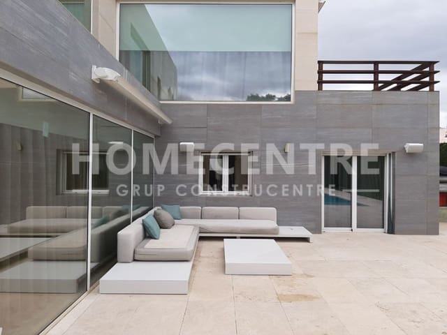 5 bedroom Villa for sale in Empuriabrava, Castelló d'Empúries with garage - € 1,040,000 (Ref: 9335326)