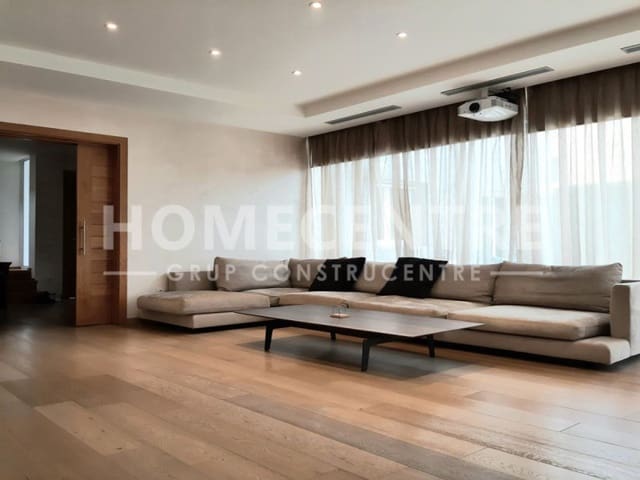 5 bedroom Villa for sale in Empuriabrava, Castelló d'Empúries with garage - € 1,040,000 (Ref: 9335326)