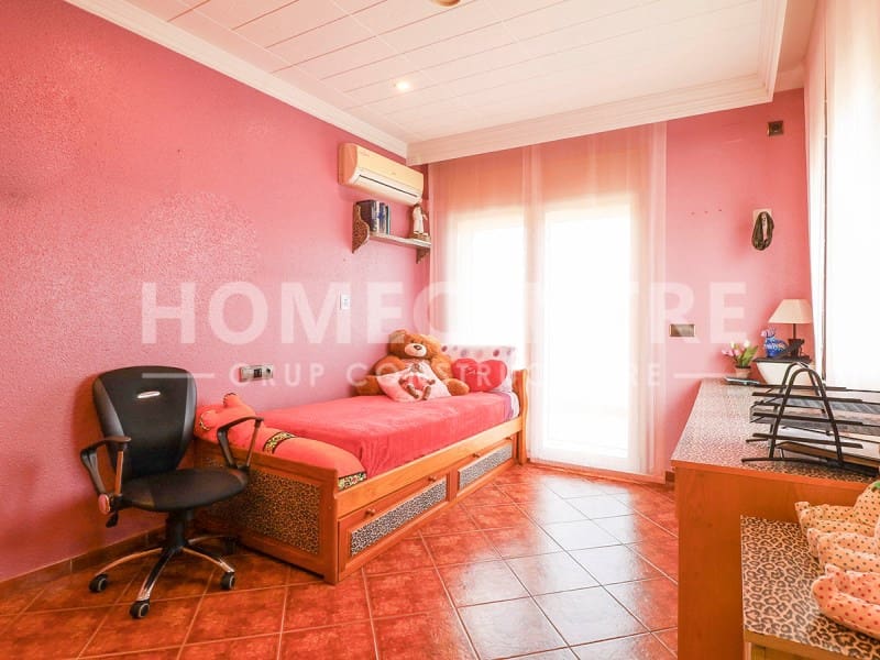 4 soveværelse Villa til salg i Empuriabrava med swimmingpool garage - € 519.000 (Ref: 9335327)