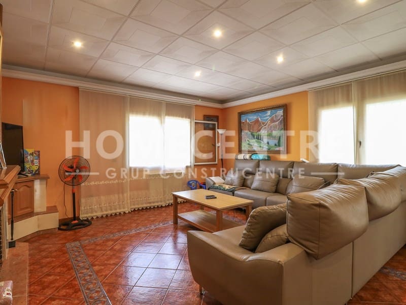 4 soveværelse Villa til salg i Empuriabrava med swimmingpool garage - € 519.000 (Ref: 9335327)