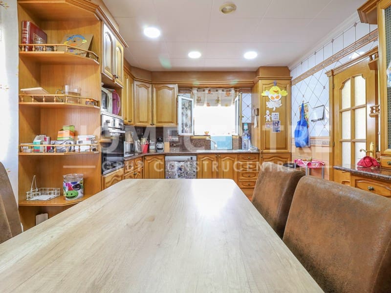 4 soveværelse Villa til salg i Empuriabrava med swimmingpool garage - € 519.000 (Ref: 9335327)