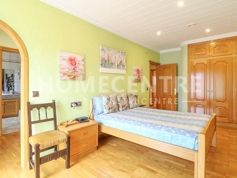 4 soveværelse Villa til salg i Empuriabrava med swimmingpool garage - € 519.000 (Ref: 9335327)