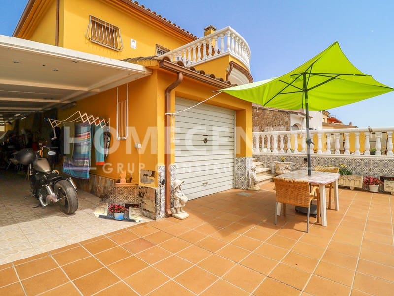 4 soveværelse Villa til salg i Empuriabrava med swimmingpool garage - € 519.000 (Ref: 9335327)