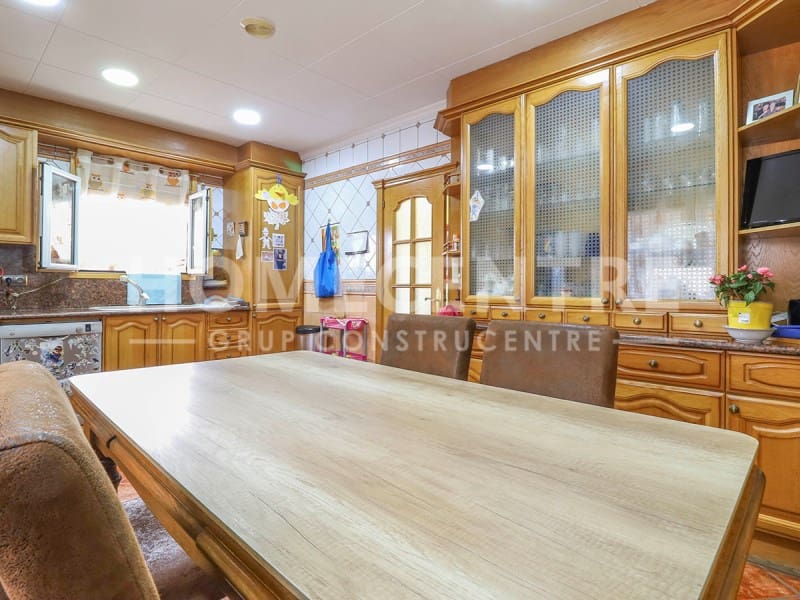 4 soveværelse Villa til salg i Empuriabrava med swimmingpool garage - € 519.000 (Ref: 9335327)