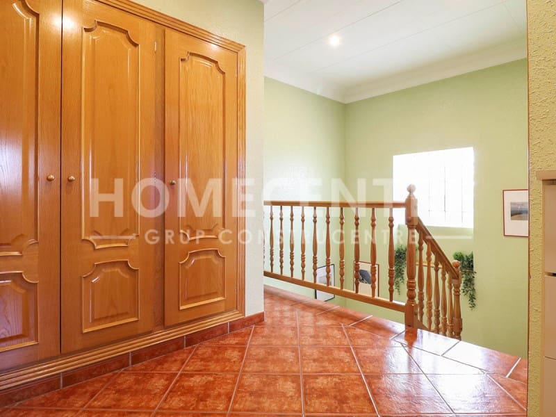 4 soveværelse Villa til salg i Empuriabrava med swimmingpool garage - € 519.000 (Ref: 9335327)