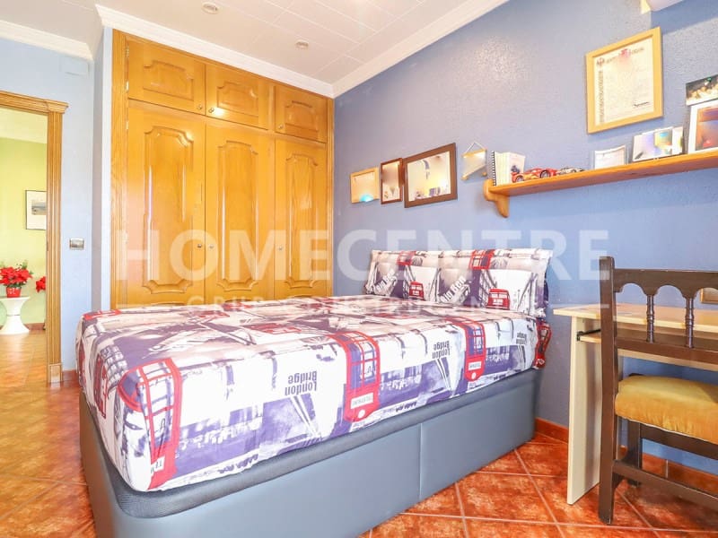 4 soveværelse Villa til salg i Empuriabrava med swimmingpool garage - € 519.000 (Ref: 9335327)