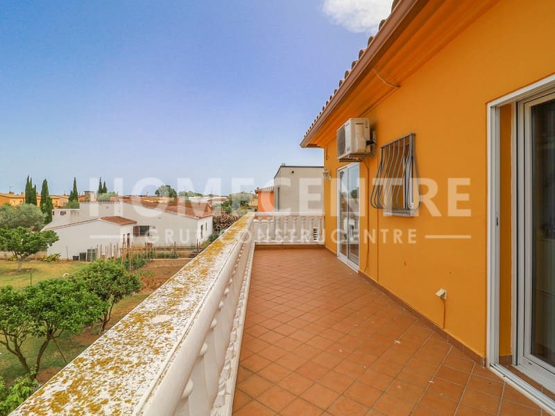 4 soveværelse Villa til salg i Empuriabrava med swimmingpool garage - € 519.000 (Ref: 9335327)