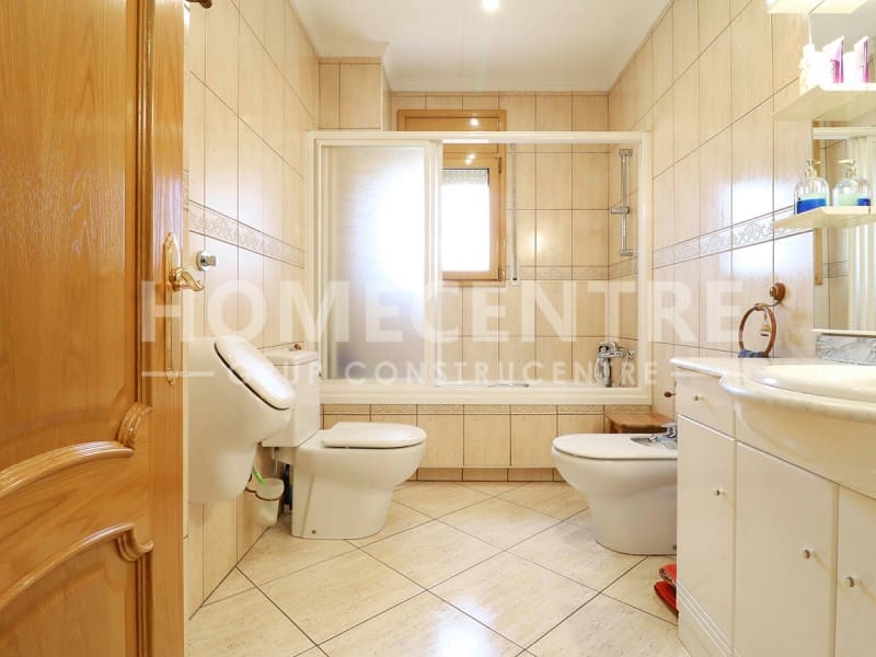 4 soveværelse Villa til salg i Empuriabrava med swimmingpool garage - € 519.000 (Ref: 9335327)