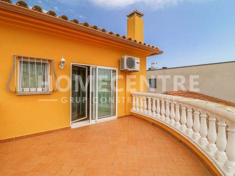 4 soveværelse Villa til salg i Empuriabrava med swimmingpool garage - € 519.000 (Ref: 9335327)