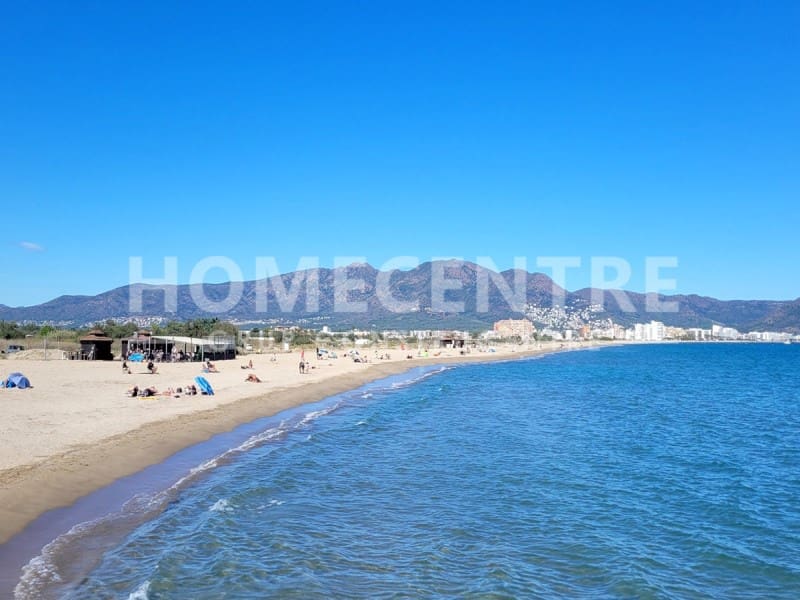 4 soveværelse Villa til salg i Empuriabrava med swimmingpool garage - € 519.000 (Ref: 9335327)