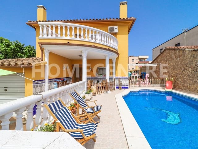 4 soveværelse Villa til salg i Empuriabrava, Castelló d'Empúries med swimmingpool garage - € 519.000 (Ref: 9335327)
