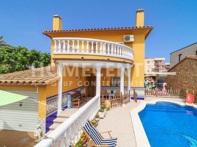 4 soveværelse Villa til salg i Empuriabrava, Castelló d'Empúries med swimmingpool garage - € 519.000 (Ref: 9335327)