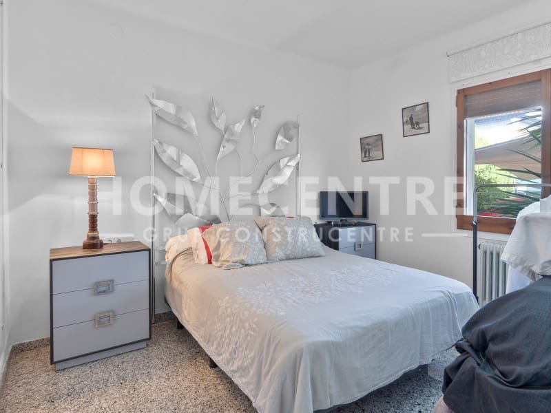 5 bedroom Villa for sale in Empuriabrava with garage - € 890,000 (Ref: 9335328)