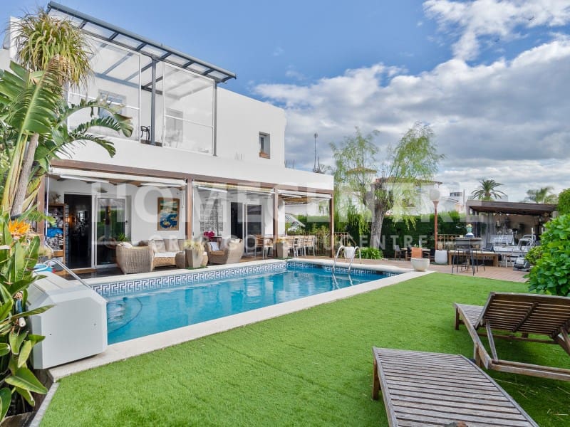 5 bedroom Villa for sale in Empuriabrava with garage - € 890,000 (Ref: 9335328)