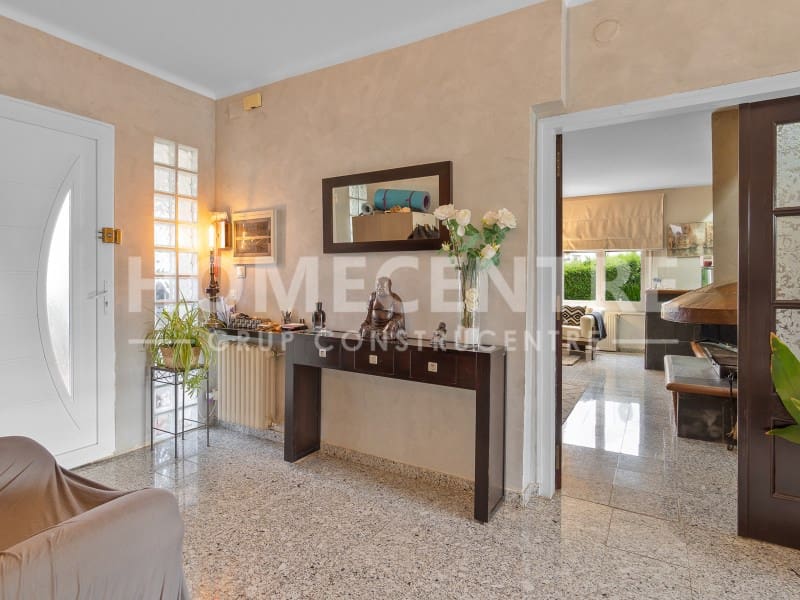 5 bedroom Villa for sale in Empuriabrava with garage - € 890,000 (Ref: 9335328)