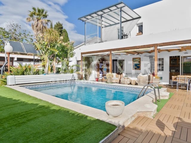 5 bedroom Villa for sale in Empuriabrava, Castelló d'Empúries with garage - € 890,000 (Ref: 9335328)