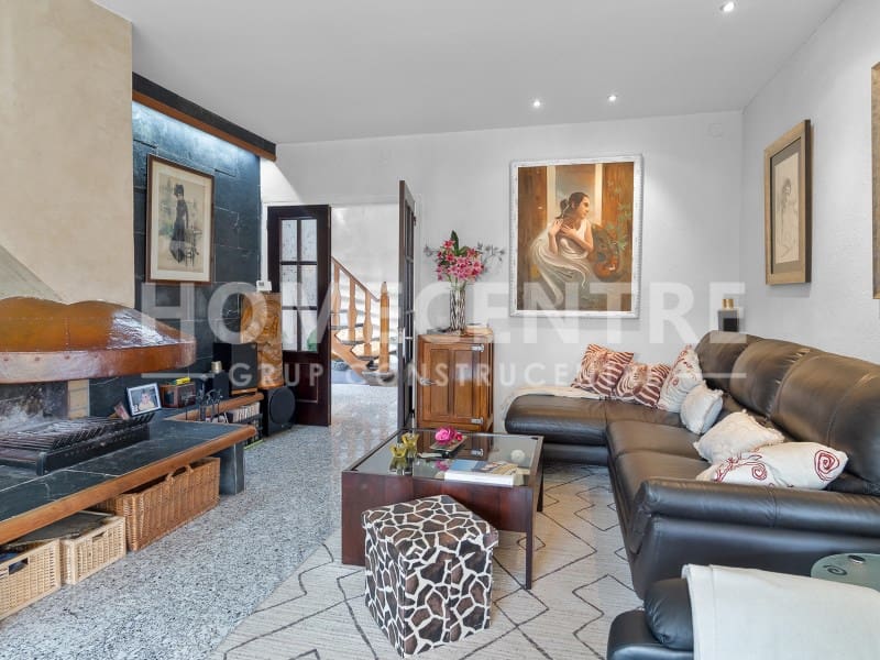 5 bedroom Villa for sale in Empuriabrava with garage - € 890,000 (Ref: 9335328)