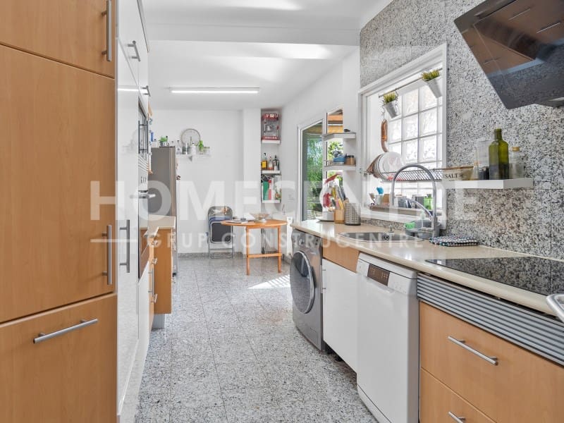 5 bedroom Villa for sale in Empuriabrava with garage - € 890,000 (Ref: 9335328)