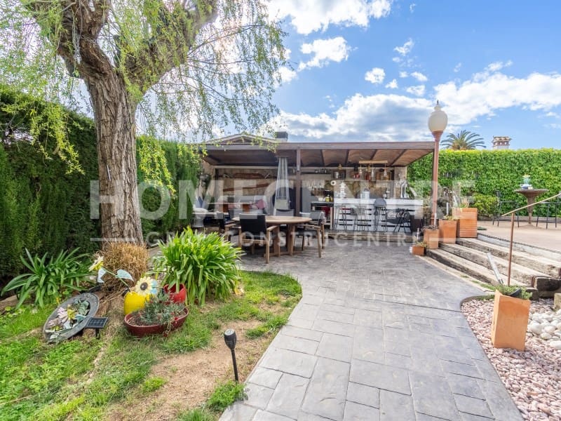 5 bedroom Villa for sale in Empuriabrava with garage - € 890,000 (Ref: 9335328)