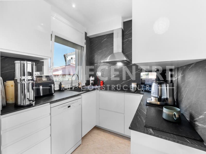 3 soverom Villa til salgs i Empuriabrava med garasje - € 598 000 (Ref: 9335329)