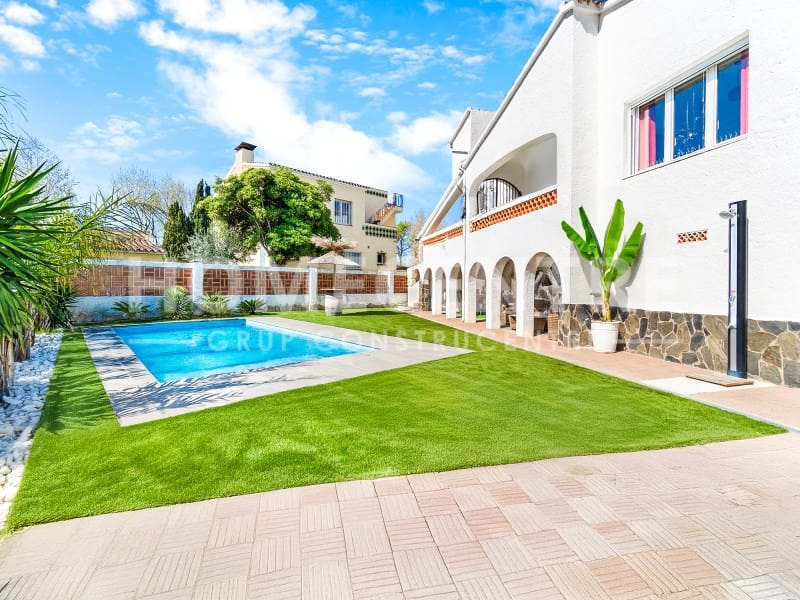 3 soverom Villa til salgs i Empuriabrava med garasje - € 598 000 (Ref: 9335329)