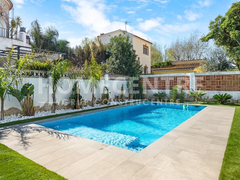 3 soverom Villa til salgs i Empuriabrava med garasje - € 598 000 (Ref: 9335329)