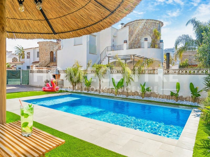 3 soverom Villa til salgs i Empuriabrava med garasje - € 598 000 (Ref: 9335329)