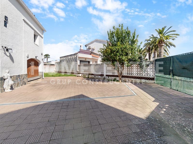 3 soverom Villa til salgs i Empuriabrava med garasje - € 598 000 (Ref: 9335329)