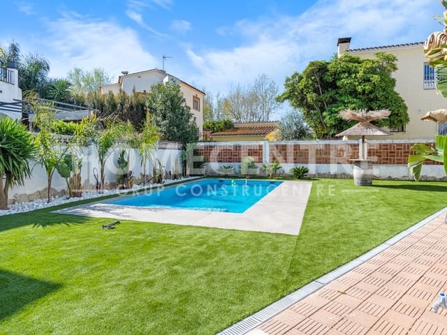 Chalet de 3 habitaciones en Empuriabrava, Castelló d'Empúries en venta con garaje - 598.000 € (Ref: 9335329)