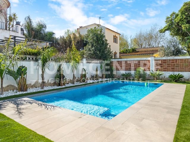 Chalet de 3 habitaciones en Empuriabrava, Castelló d'Empúries en venta con garaje - 598.000 € (Ref: 9335329)