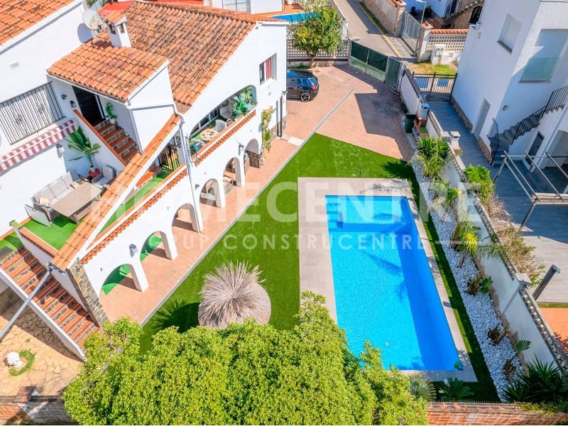 3 soverom Villa til salgs i Empuriabrava med garasje - € 598 000 (Ref: 9335329)