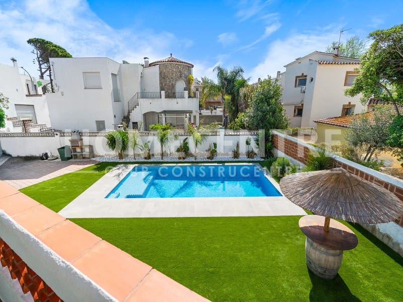 3 soverom Villa til salgs i Empuriabrava med garasje - € 598 000 (Ref: 9335329)