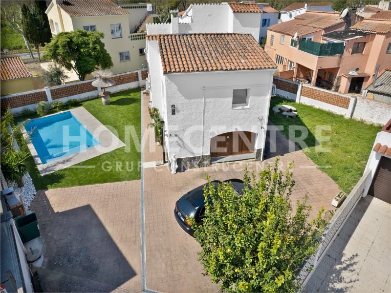 3 soverom Villa til salgs i Empuriabrava med garasje - € 598 000 (Ref: 9335329)