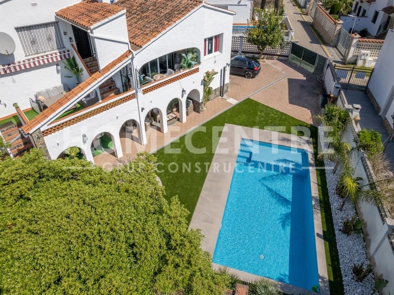 3 soverom Villa til salgs i Empuriabrava med garasje - € 598 000 (Ref: 9335329)