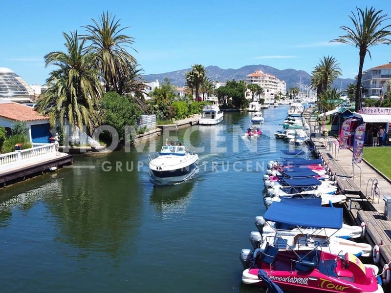 3 chambre Villa/Maison à vendre à Empuriabrava avec garage - 620 000 € (Ref: 9335330)