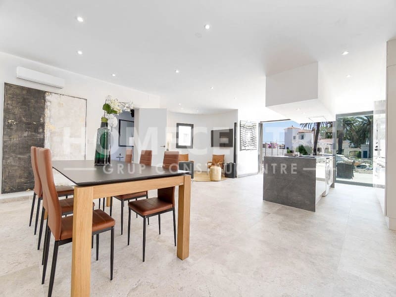 3 sypialnia Willa na sprzedaż w Empuriabrava z garażem - 1 090 000 € (Ref: 9335332)