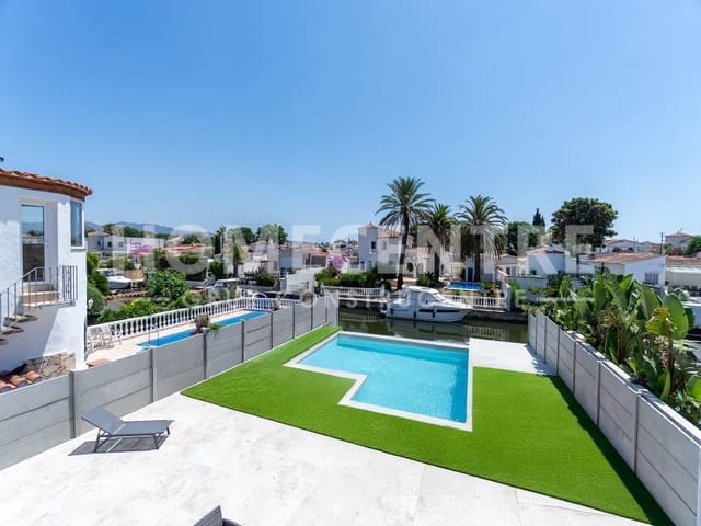 Chalet de 3 habitaciones en Empuriabrava, Castelló d'Empúries en venta con garaje - 1.090.000 € (Ref: 9335332)