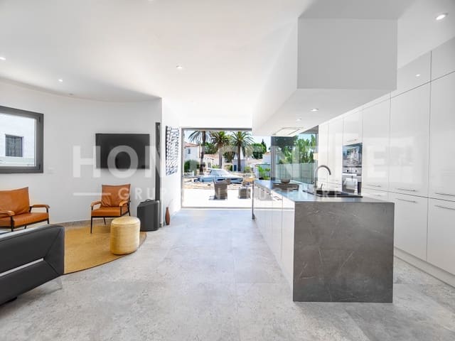 Chalet de 3 habitaciones en Empuriabrava, Castelló d'Empúries en venta con garaje - 1.090.000 € (Ref: 9335332)