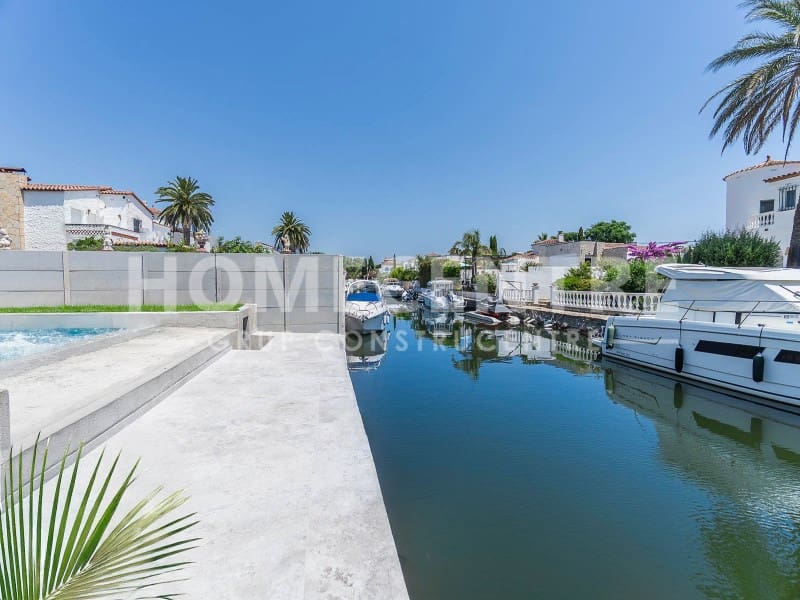 3 sypialnia Willa na sprzedaż w Empuriabrava z garażem - 1 090 000 € (Ref: 9335332)