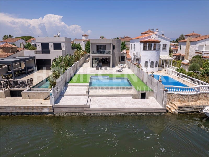 3 sypialnia Willa na sprzedaż w Empuriabrava z garażem - 1 090 000 € (Ref: 9335332)